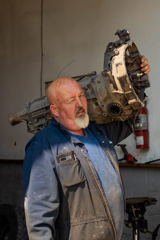 Mechanic carrying transmission