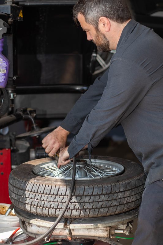 Inflating tire on spoke wheel