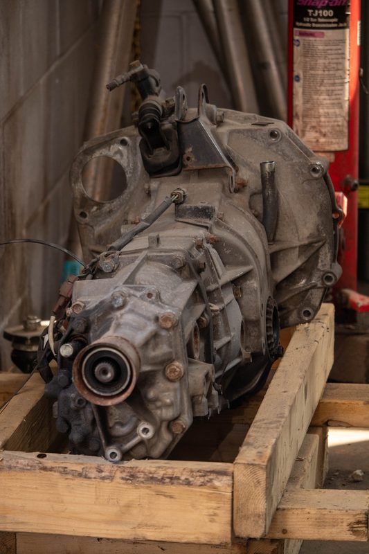 Transmission on pallet in shop